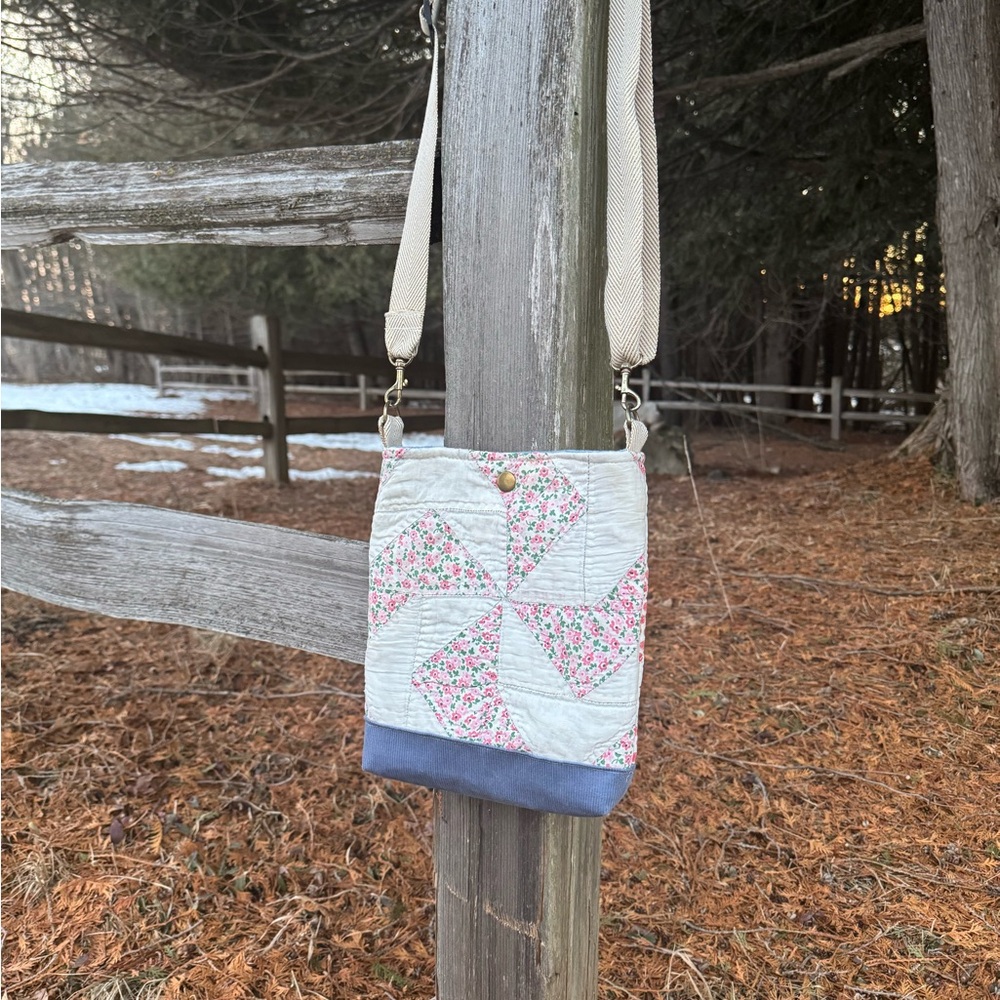 Vintage Quilt Crossbody Bag 🌸